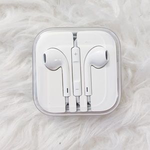 Apple EarPods with 3.5 mm Headphone Plug